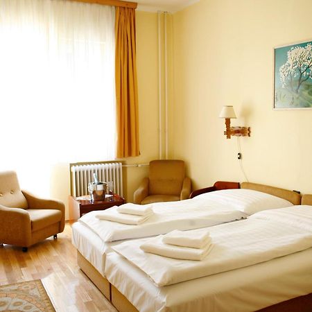 Hotel Bara Junior Budapesta Exterior foto