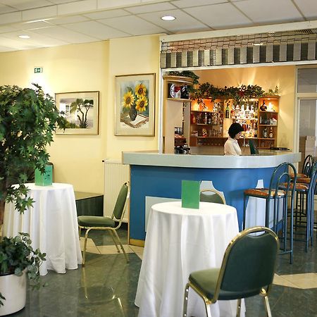 Hotel Bara Junior Budapesta Restaurant foto