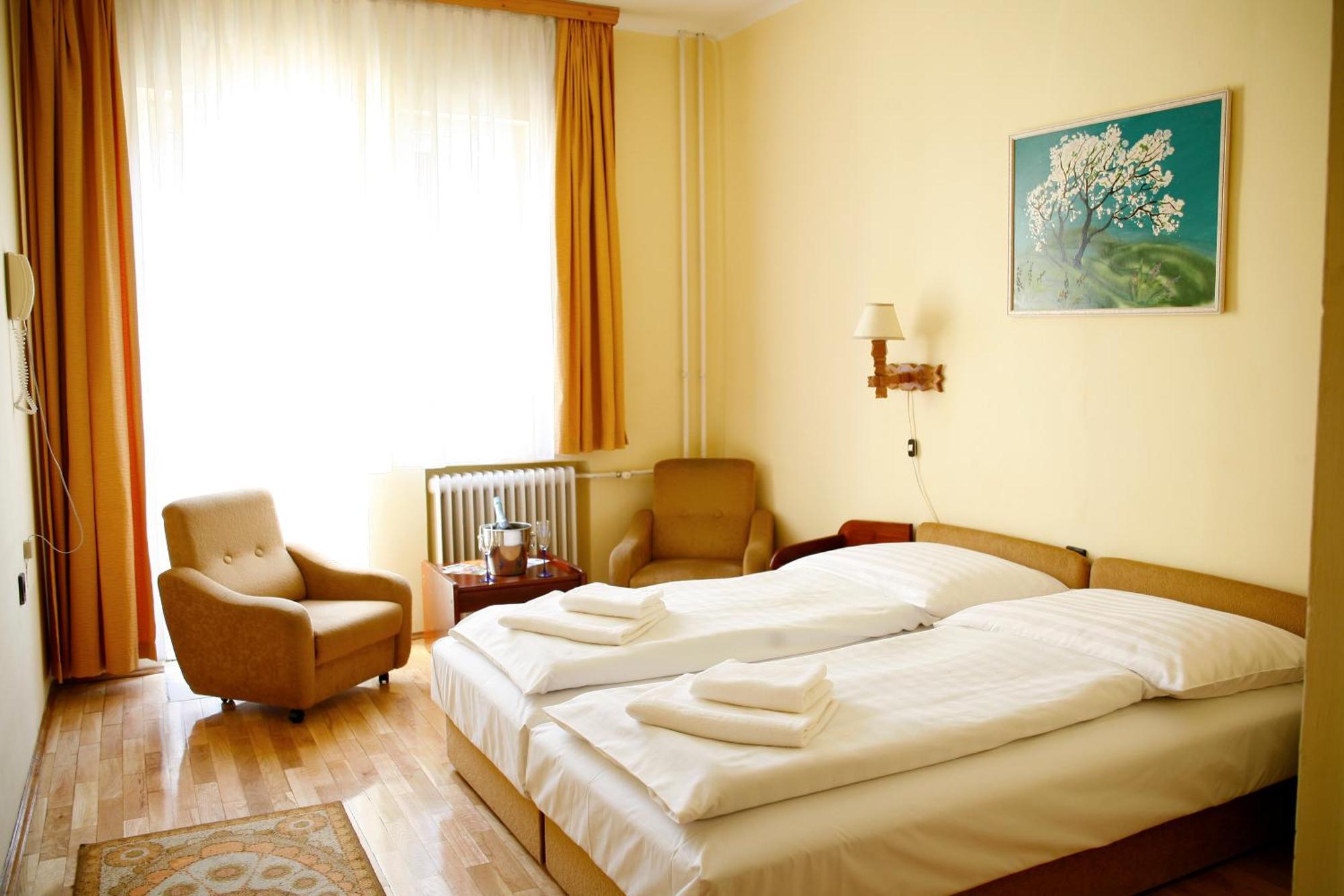 Hotel Bara Junior Budapesta Exterior foto